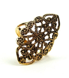 Oval carved golden retro ring
