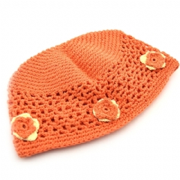 Perforated cotton kid beanie with crochet flowers