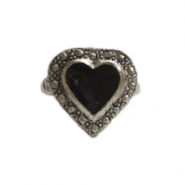 Retro heart ring with black enamel