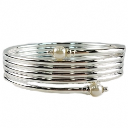 Spiral upper arm bracelet with pearls