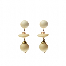 Long earrings with off white beads and golden details
