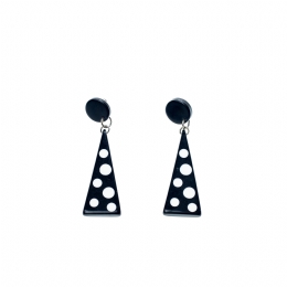 Long black triangel earrings with white dots