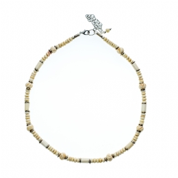 Short beige bead necklace with silver details