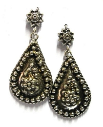 Οβάλ retro σκουλαρίκια με λουλουδάκια