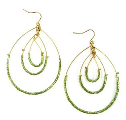 Χρυσά σκουλαρίκια από τριπλούς οβάλ κρίκους με χάντρες