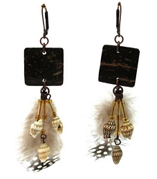 Square baboo earrings with shells and feathers