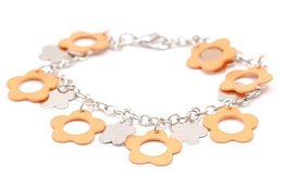 Βραχιόλι αλυσίδα με κρεμαστά μεταλλικά σομόν λουλουδάκια