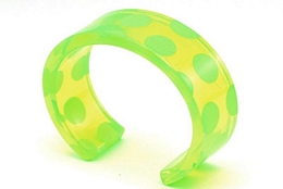 Plexigrass fluo βραχιόλι με πουά σχέδιο