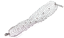 ΒΡΑΧΙΟΛΙ ΑΠΟ ΛΕΠΤΟ ΣΥΡΜΑ ΚΑΙ ΛΕΥΚΑ ΣΤΡΑΣ