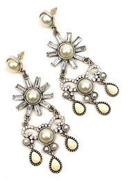 CRYSTAL, PEARLS AND STRASS EARRINGS