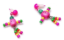 FUXIA WOODEN LITTLE PEOPLE EARRINGS WITH MULTICOLOURED BEADS