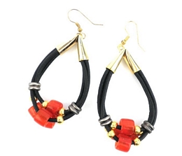 ΚΡΕΜΑΤΣΑ ΣΚΟΥΛΑΡΙΚΙΑ ΜΕ ΔΕΡΜΑ ΚΑΙ ΧΑΝΤΡΕΣ 