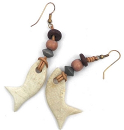 Κοκκάλινα σκουλαρίκια ψαράκια με δέρμα και ξύλινες χάντρες