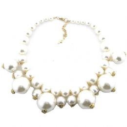 Large pearl short necklace