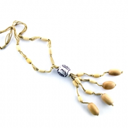 Πλεκτό κολιέ rain με λευκό και καφέ γυάλινο charm