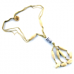 Πλεκτό κολιέ rain με λευκό και καφέ γυάλινο charm