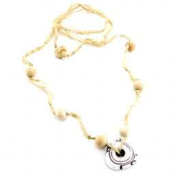 Μακρύ πλεκτό κολιέ με λευκή και καφέ γυάλινη χάντρα