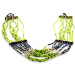 Πολύσειρο κολιέ τσόκερ με μονόχρωμες και ιριδίζουσες χάντρες