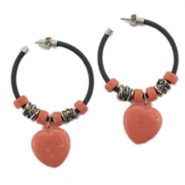 Καουτσούκ κρίκοι με μεγάλες κρεμαστές καρδιές και ασημί κούμπωμα