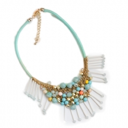 Κοντό κολιέ από πολύχρωμες χάντρες με ακτίνες