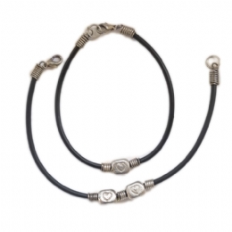 2 x βραχιόλια σιλικόνης και σκαλιστές χάντρες με καρδιές