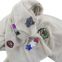 Φαρδύ φουλάρι rock με patches από παγιέτες και πέρλες