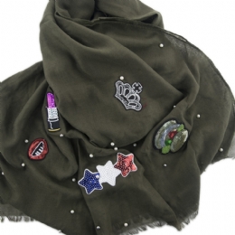 Φαρδύ φουλάρι rock με patches από παγιέτες και πέρλες