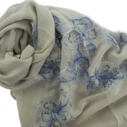 Φαρδύ φουλάρι με μαλλιαρά λουλούδια και παγιέτες