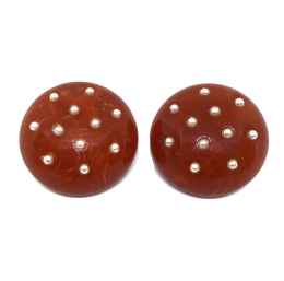 Clip earrings with small pearls