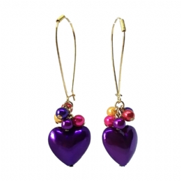 Μακριά σκουλαρίκια με μεγάλες καρδιές και πολύχρωμες χάντρες