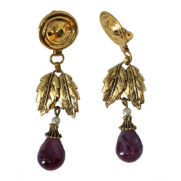 Retro gold clip earrings with leaves and hanging stones