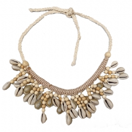 Εκρού crochet κολιέ με ξύλινες χάντρες και κοχύλια