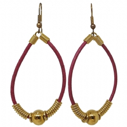 Leather noose earrings with gold metallic parts 