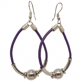 Σκουλαρίκια θηλιά από δέρμα και ασημί μεταλλικά στοιχεία 