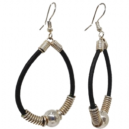 Σκουλαρίκια θηλιά από δέρμα και ασημί μεταλλικά στοιχεία 