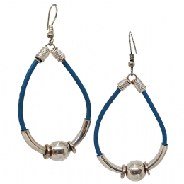 Σκουλαρίκια θηλιά από δέρμα και ασημί μεταλλικά στοιχεία 