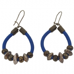 Blue rubber earrings with silver beads