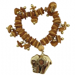 Ελαστικό βραχιόλι με μπεζ και καφέ lucite πέτρες και χρυσό charm με ελέφαντα