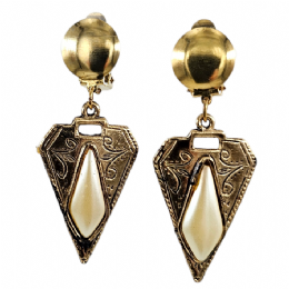 Antique χρυσαφί σκαλιστά τριγωνικά clip σκουλαρίκια με πολυγωνικές πέρλες